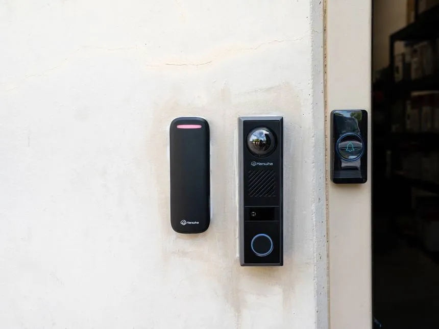 A card reader, video intercom and doorbell station at a commercial entry